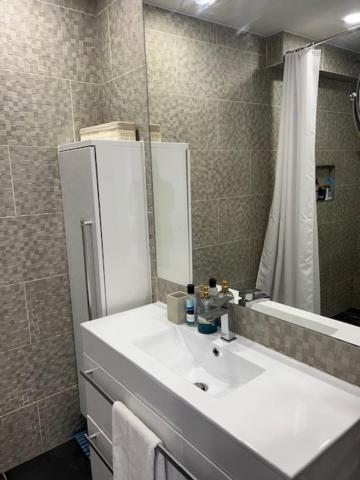 2 Bedroom Chelsea Apartment Londra Dış mekan fotoğraf