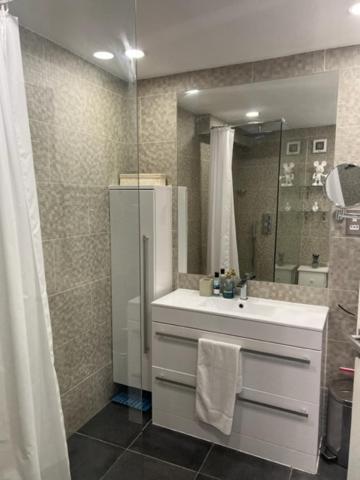 2 Bedroom Chelsea Apartment Londra Dış mekan fotoğraf